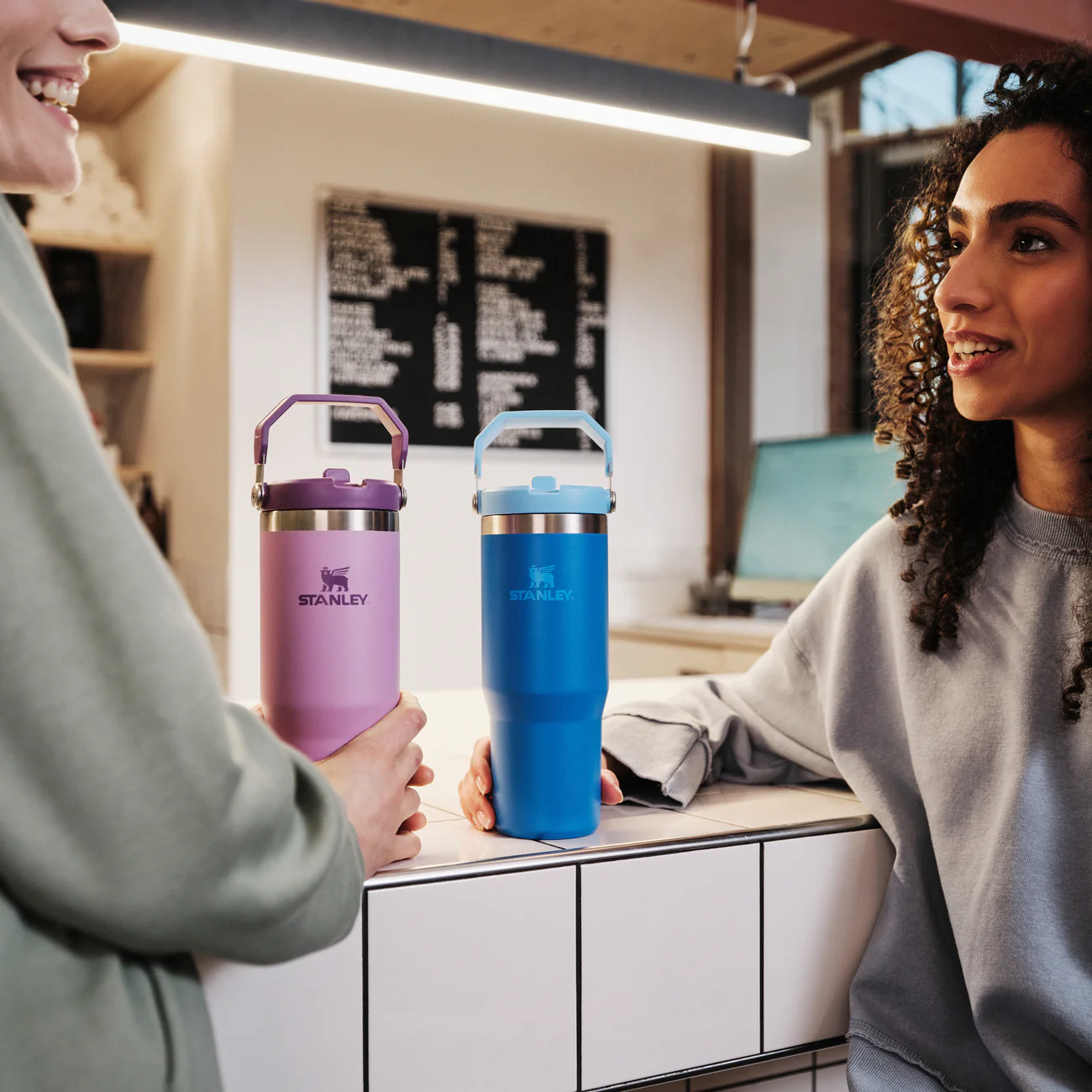IceFlow™ Flip Straw 2.0 Tumbler | 0.89L - Image 17